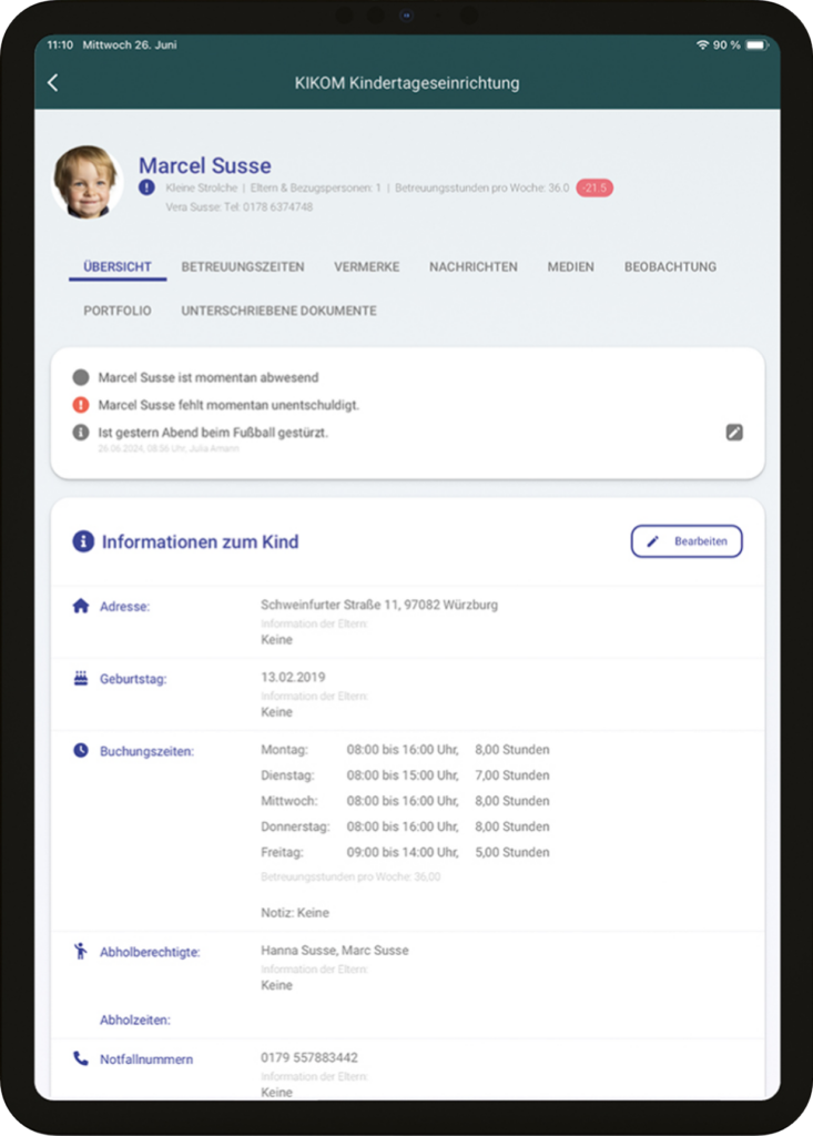 Tablet zeigt die KIKOM-Software mit Informationen zum Kind.